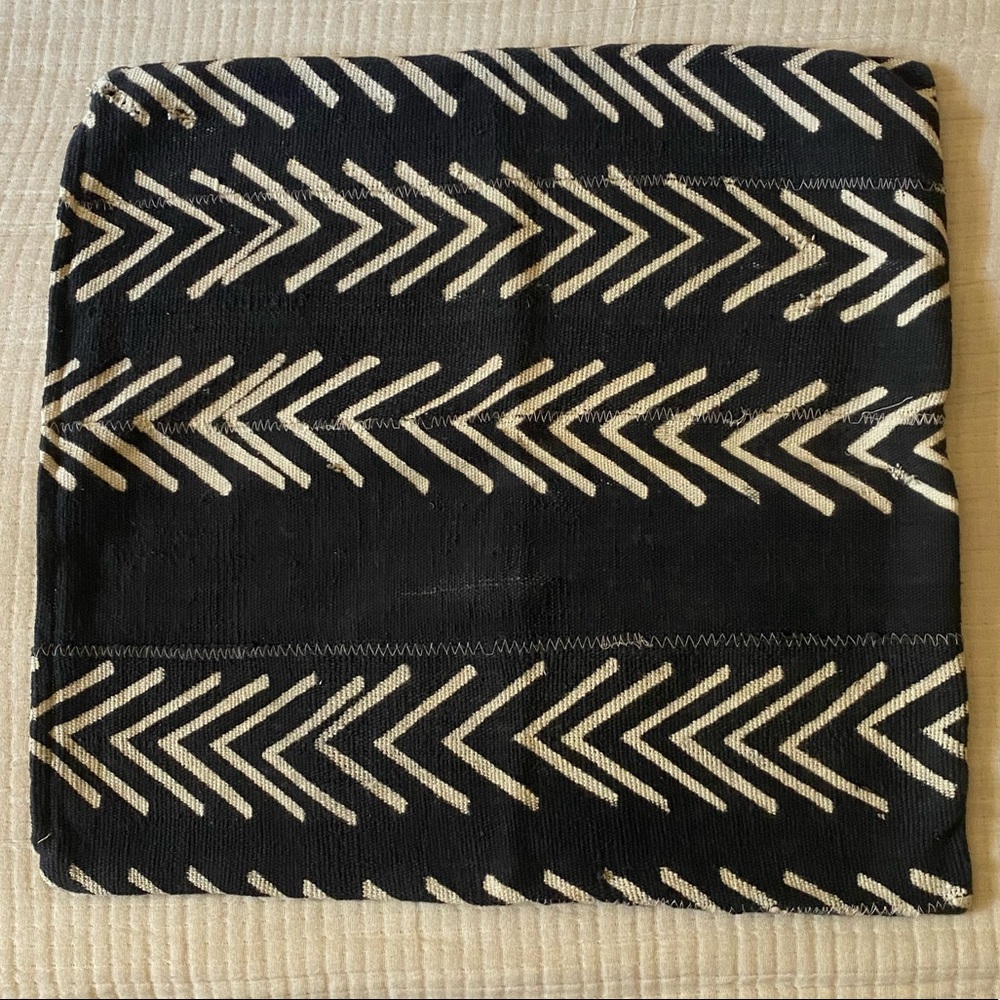 Kilim Pillow Cover Black + White Arrow Pattern